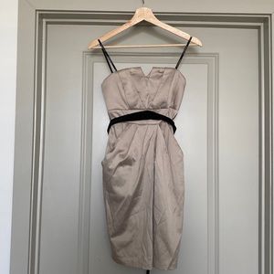 Women’s Formal Dress with 2 pocket at the side  Size Small